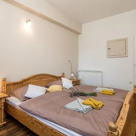 Apartment 3 Bedroom Lovely In