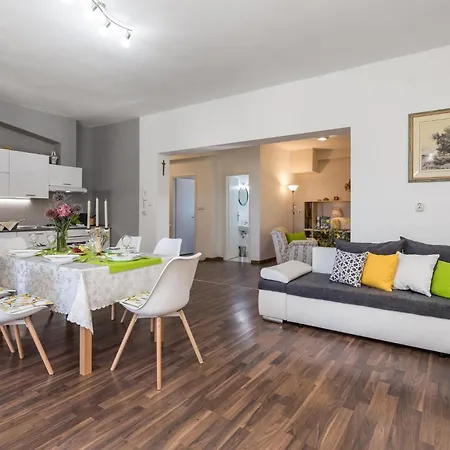 3 Bedroom Lovely In *